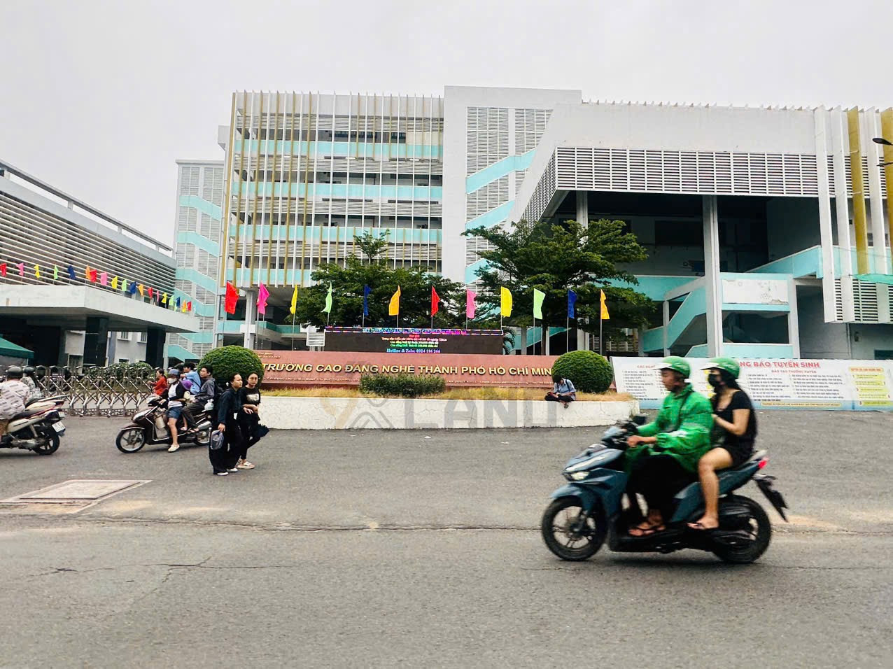 1172 - BÁN NHÀ C4 KHU VIP LINH CHIỂU NGAY ĐH NGÂN HÀNG - CAO ĐẲNG NGHỀ- NGANG 8M