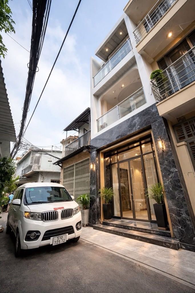 HÀNG HIẾM - SÁT MÉP BÌNH THẠNH- CÁCH SÂN BAY 5" - Ô TÔ nhỏ TỚI NHÀ - 3 TẦNG, 3 PN, 3 WC