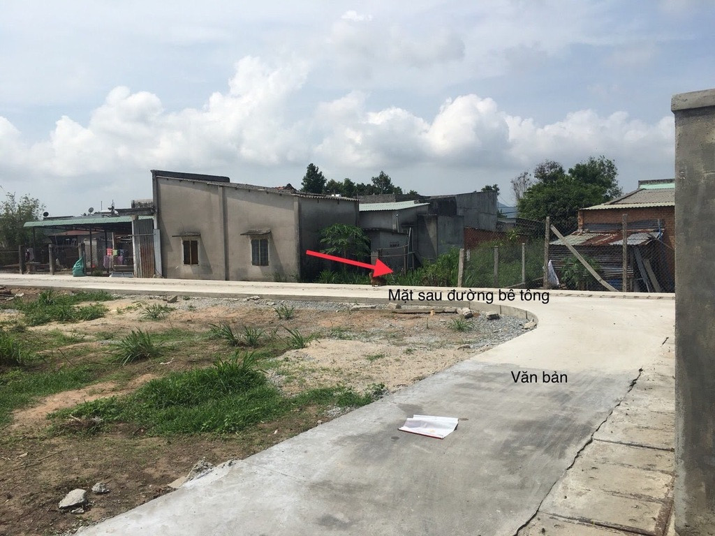 Bán 246 m đất hai mặt tiền đường nhựa có 150 m thổ cư ( nở hậu )