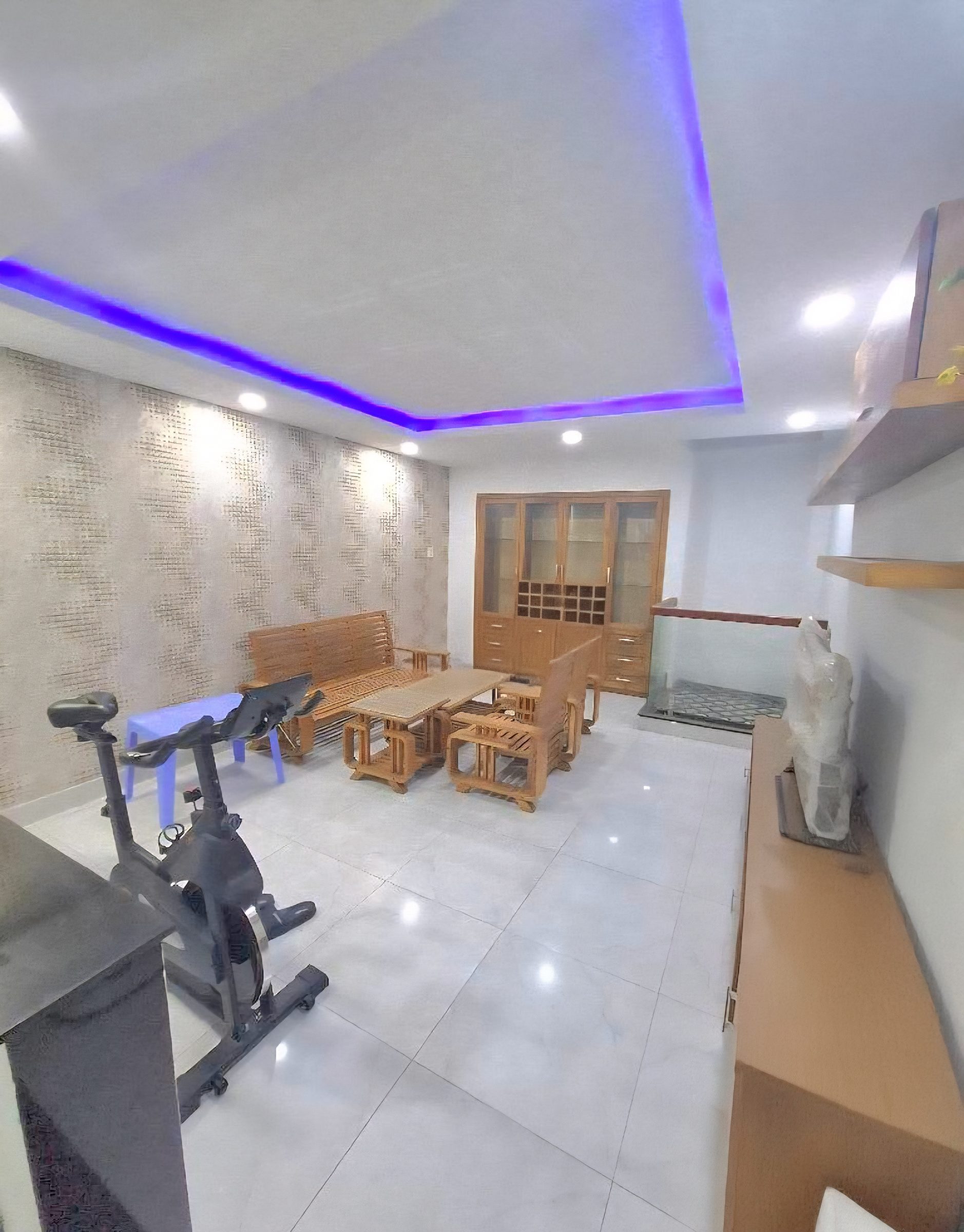 BÁN NHÀ ĐẸP CẠNH TÂ.N KỲ TÂN QUÝ - HẺM XE HƠI - 5PN - ( 4X15M )