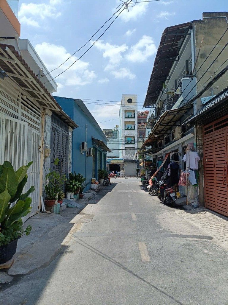 Ngang 4 tỷ có nhà mới 2 tầng - 52m2 - 4x13 - Mặt tiền kinh doanh ngay Lê Văn Quới - Bình Tân