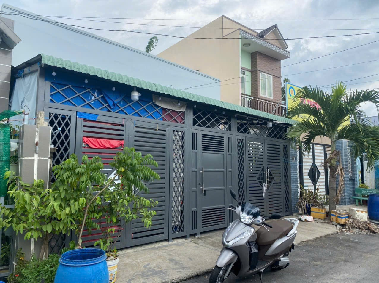 Bán nhà trọ mới có 7 phòng. Đường số 24 đường Lê Minh Nhật . 8 × 17