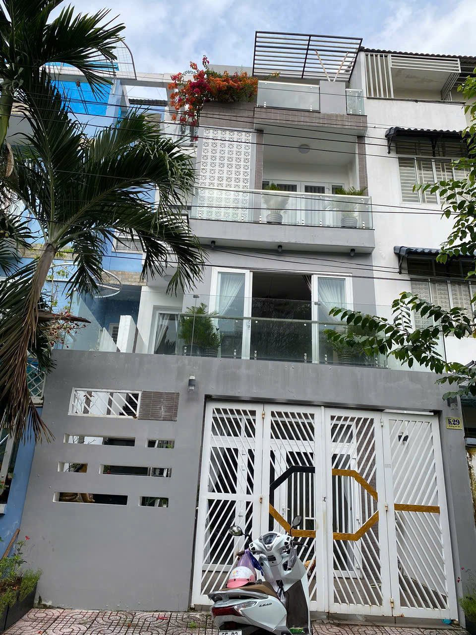 Chủ gửi: 
BÁN NHÀ 1 TRỆT 3 LẦU ĐƯỜNG 26 KHU CÔNG TY 8 - P HƯNG PHÚ - CẦN THƠ.