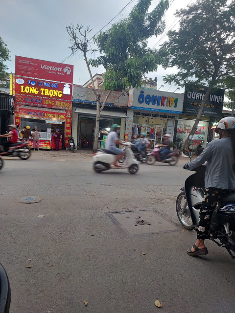 Nhà mặt tiền Kinh doanh đa ngành nghề gần bv Lê Văn Thịnh,giá 10,7 tỷ Vui lòng liên hệ 0906227839 Mrs Vân để xem nhà