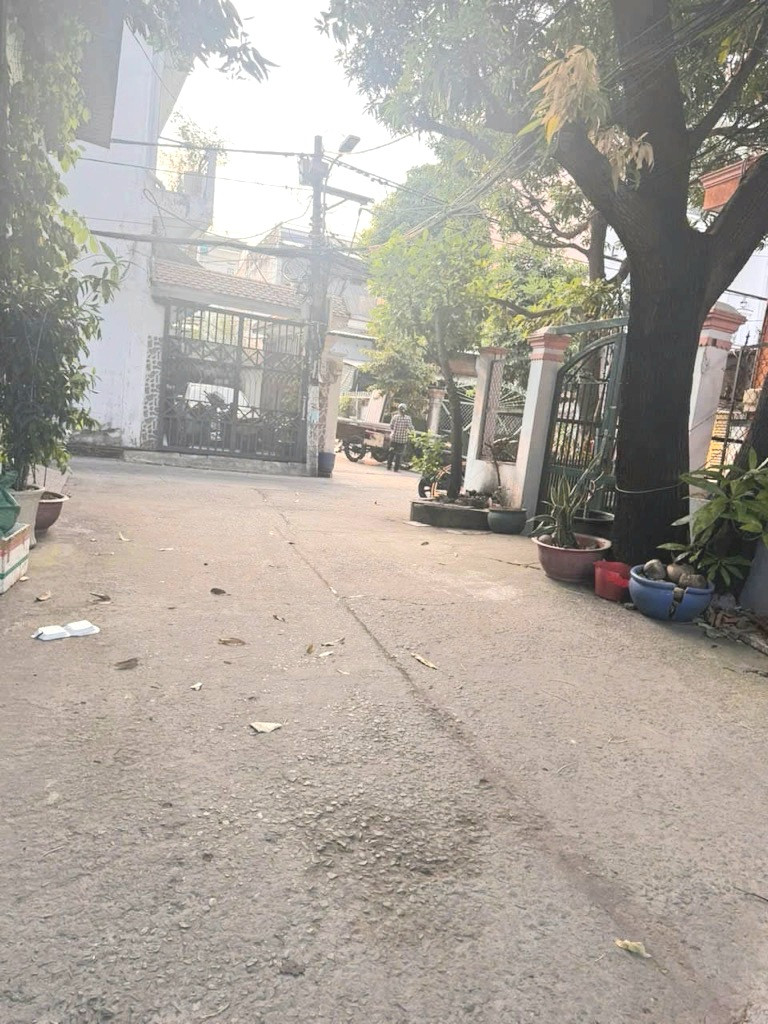 Chỉ 3.1 tỷ - nhà 2 tầng ở ngay - 52m2 - 4x13 - Hẻm xe hơi - Đường số 29, khu Tên Lửa, Bình Tân