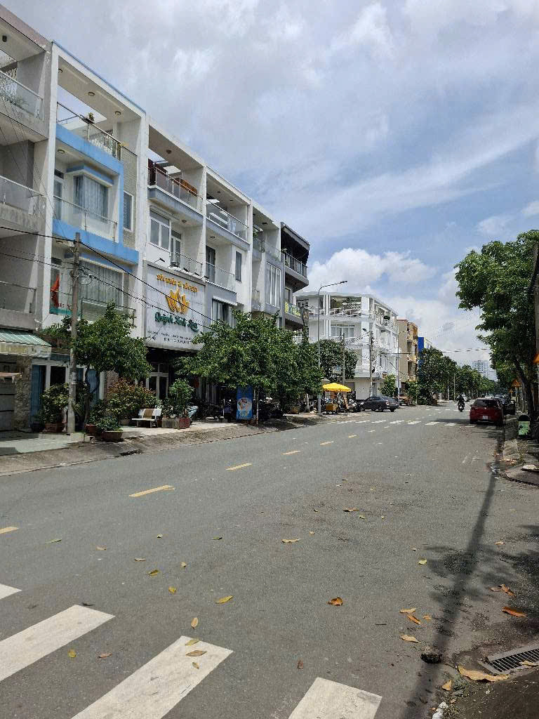 Bán đất mặt tiền đường 32, khu Ao Sen, Bình Tân, 100m2.