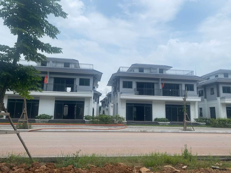 Chính chủ cần bán Cắt Lỗ gần 1 tỷ căn Biệt thự 2,5 tầng 120m2 ven biển SONASEA Vân Đồn, Quảng Ninh.