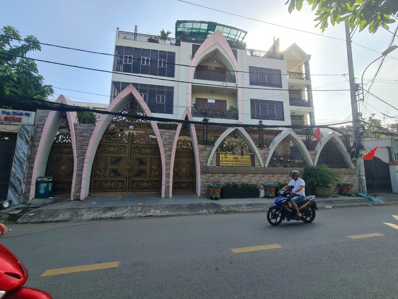 Bán căn biệt thự khủng 5 tầng .đường số 36. P linh đông: 18 x25