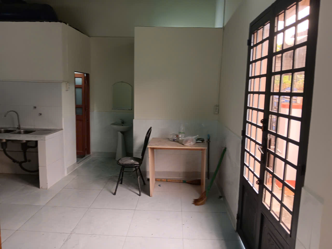 Cho thuê nhà nguyên căn (cấp 4,100m2) Thủ Đức