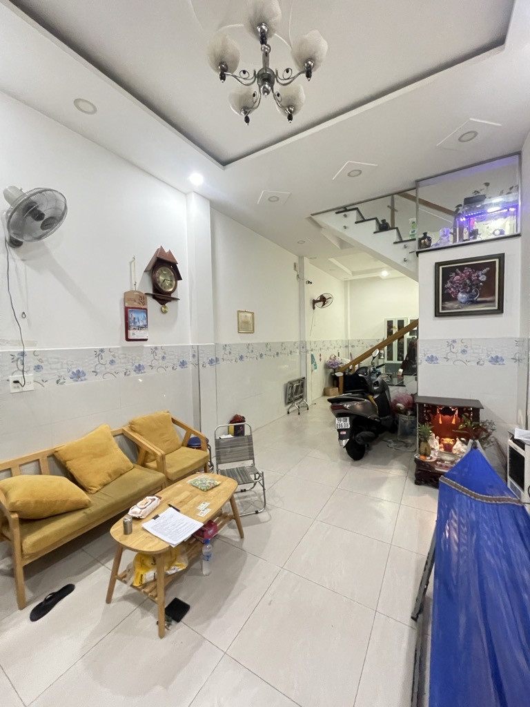CUỐI NGUYỄN SƠN, KẾ LÊ THÚC HOẠCH - BÌNH LONG, XE HƠI THÔNG, 4x16M, 2 LẦU KIÊN CỐ, CHỈ 6.X TỶ