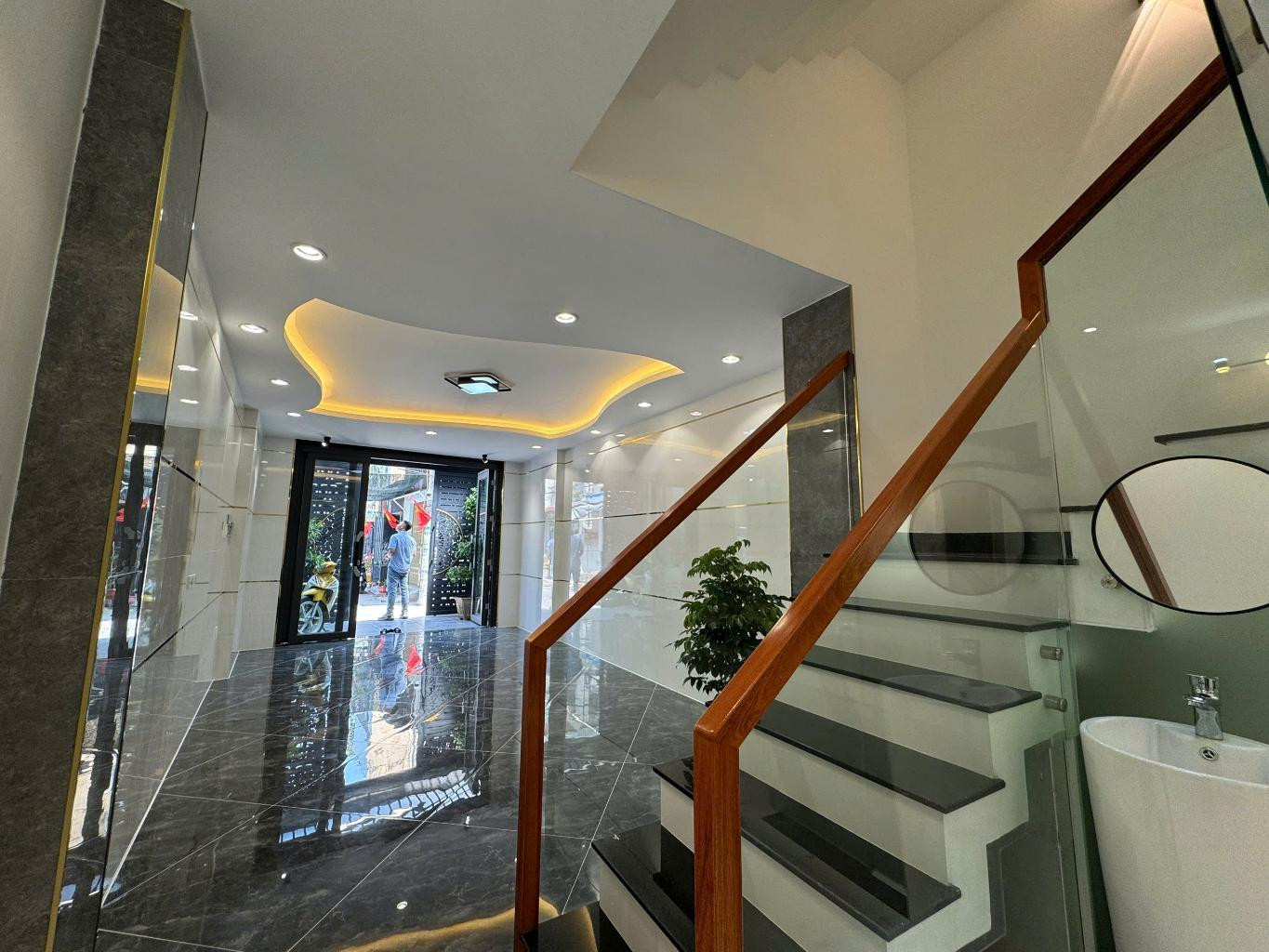 NHÀ LỚN 5 TẦNG – GẦN AEON TÂN PHÚ – CHỈ 30M RA KÊNH THAM LƯƠNG, 60M2, HẺM XE HƠI, FULL NỘI THẤT GIÁ 6 TỶ