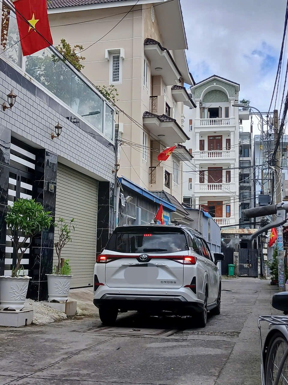 Bán nhà 73.3m² full thổ cư ngang 8.6m giá 7.6 tỷ tại Đường số 5 Phường Bình Trưng