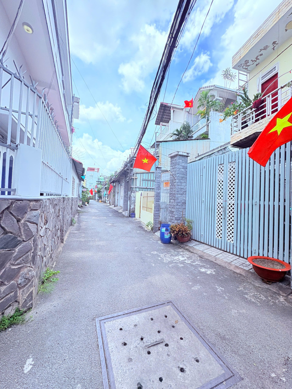 09LC -- BÁN NHANH 2 CĂN NHÀ LIỀN KỀ - NHÀ 3 TẦNG -  GẦN HOÀNG DIỆU 2 - 160M2