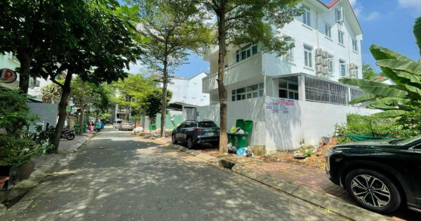 Chị gái tôi kẹt tiền trả nợ NH muốn bán đất phố KDC Kim Sơn quận 7 đường số 5 giá phù hợp