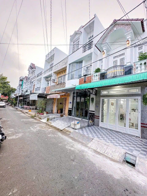 NHÀ PHỐ MỚI 1 TRỆT 1 LẦU – 70M² – SHR – TRUNG TÂM TP. TÂN AN LONG AN – 2 TỶ 150