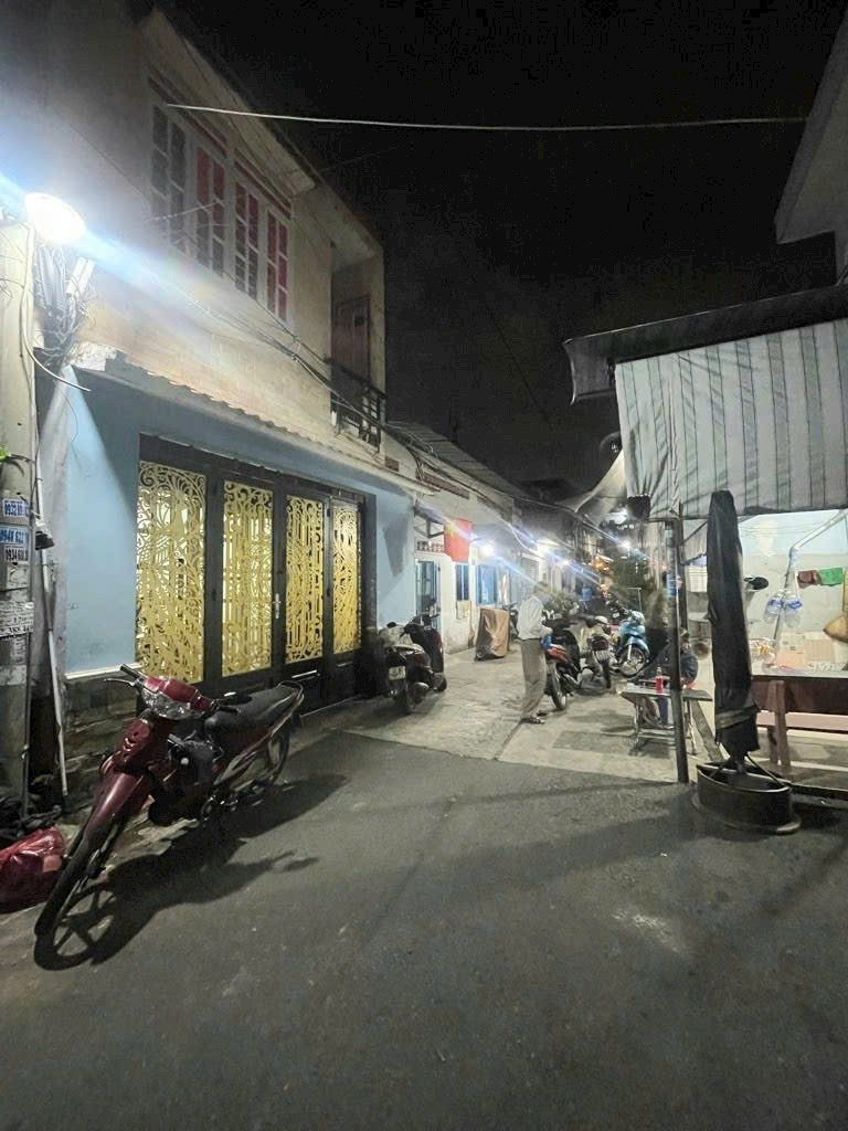 BÁN DÃY TRỌ NGAY - KHIẾU NĂNG TĨNH -  7.6x12M2 -- 2 TẦNG - 4 PHÒNG TRỌ - ĐANG CHO THUÊ -- 11 TRIỆU / THÁNG  --  1 BƯỚC RA CHỢ - THÍCH HỢP MUA ĐẦU TƯ GIỮ TIỀN HOẶC XÂY MỚI - SỔ HỒNG RIÊNG - CÔNG CHỨNG NGAY 

CHỈ  5TỶ 3 - THƯƠNG LƯỢNG NHẸ