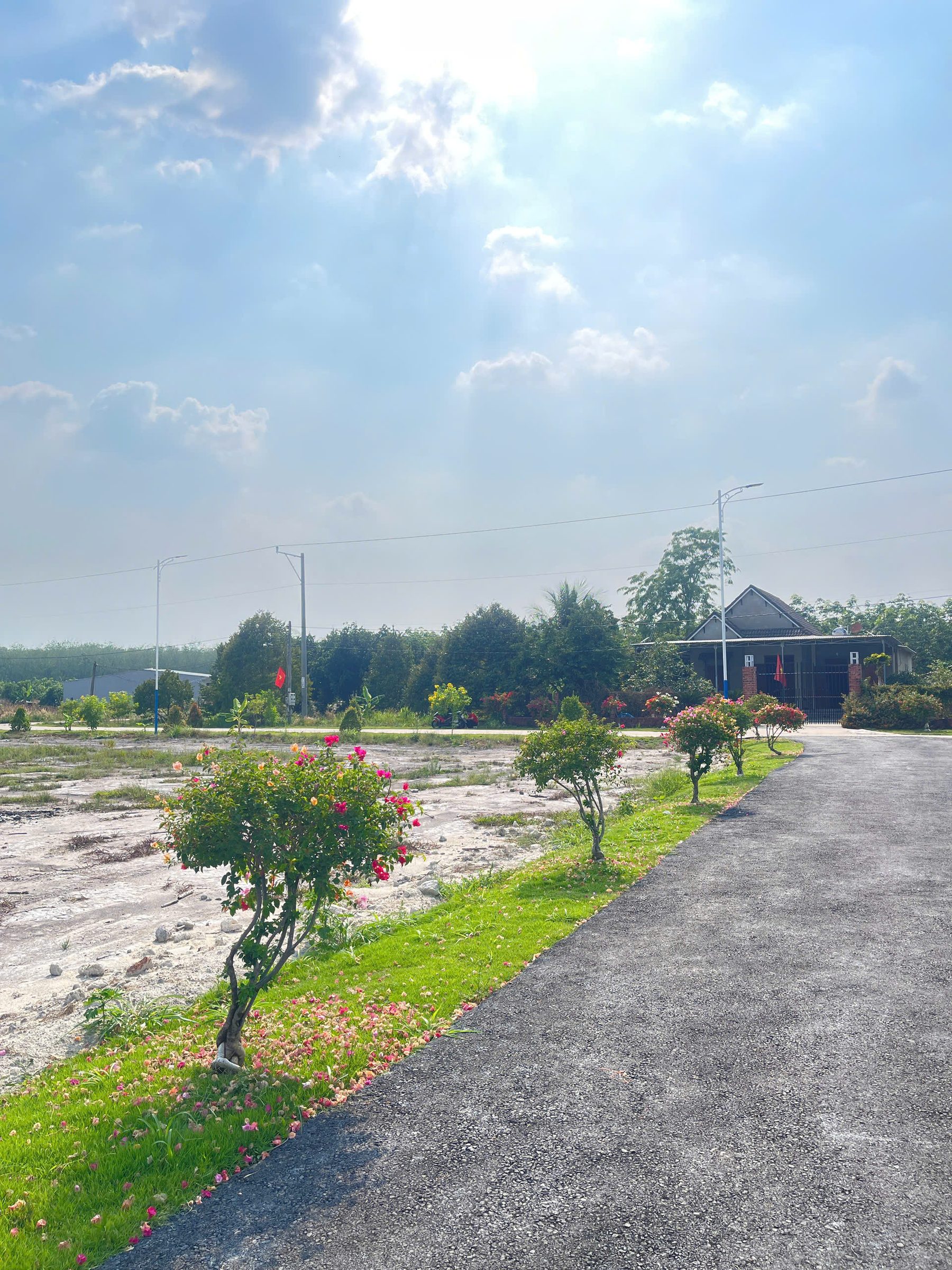 Bán đất 215m² có sẵn 50m² thổ cư ngang 5m giá 570 triệu gần KCN tại Đường số 8 Phường Minh Hưng