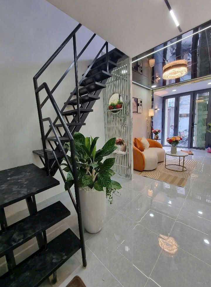Nhà mới ở ngay, Hẻm xe hơi, gần Tô Ngọc Vân sau lưng Điện Lực Thủ Đức 40m2 giá 3.18 tỷ