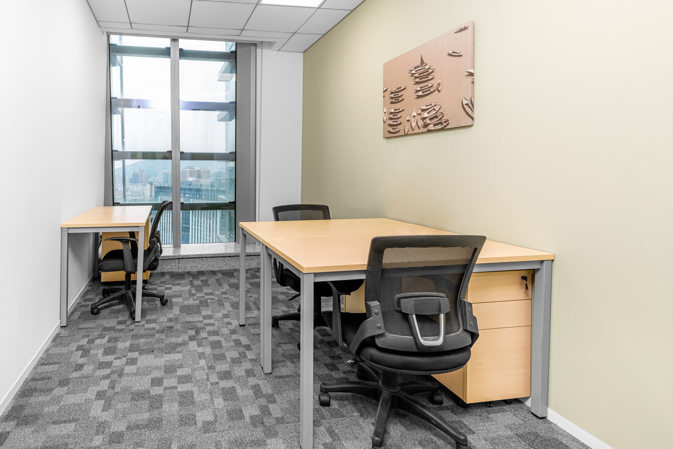 Sử dụng văn phòng không giới hạn tại Regus M-Building