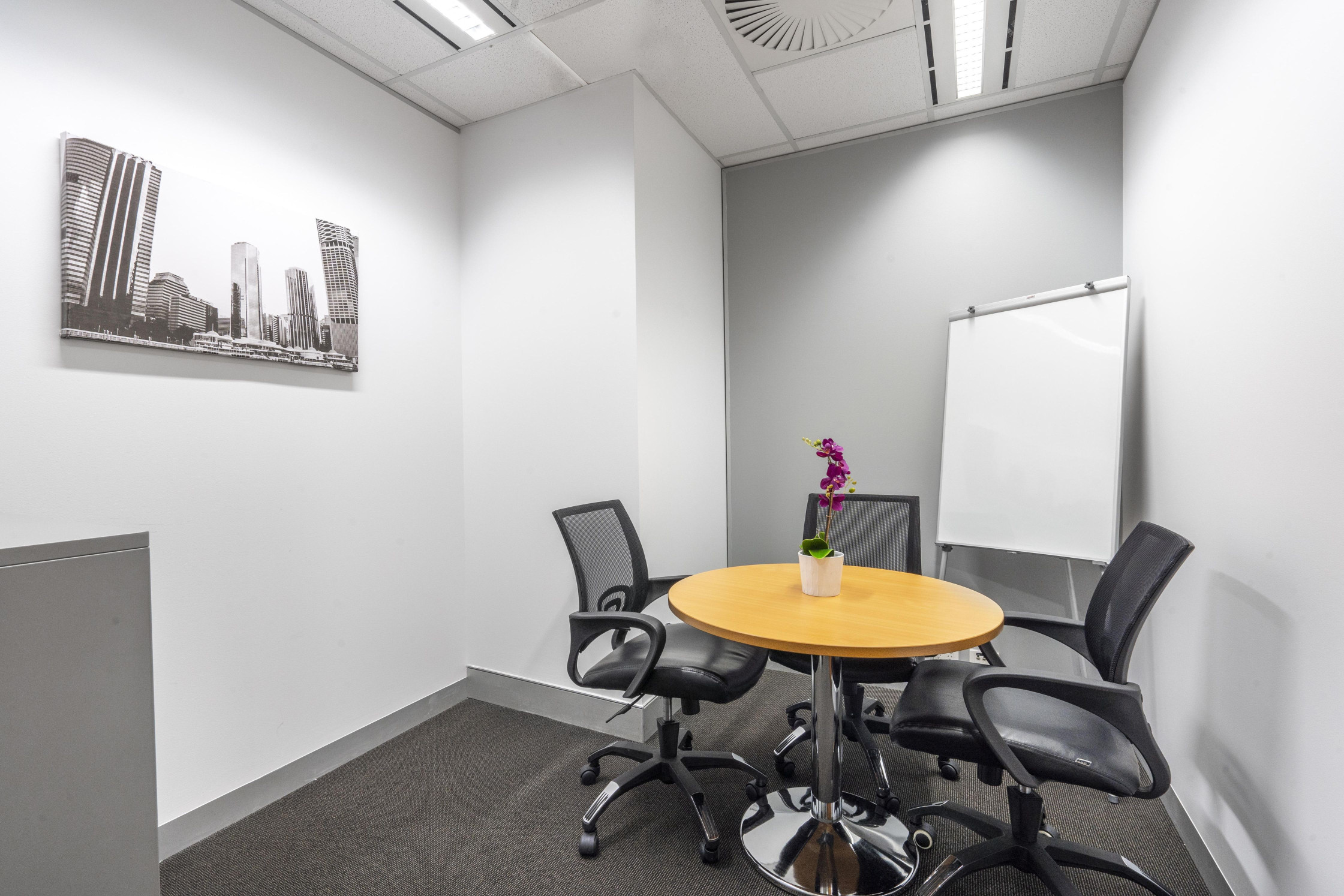 Không gian văn phòng riêng đầy đủ dịch vụ dành cho bạn và đội ngũ tại Regus M-Building