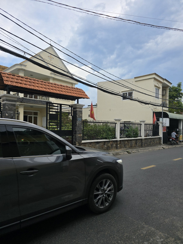 BÁN ĐẤT TẶNG NHÀ C4, ĐƯỜNG SỐ 8, TRƯỜNG THỌ, 200m2, GIÁ 10.8 TỶ