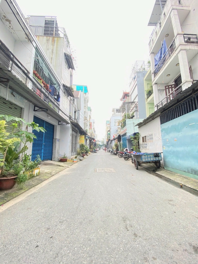 Chỉ 6.1 tỷ  Bán nhà mới 4 tầng - 66M2 - 5.5x12 - Hẻm nhựa 8m - Ngay Aeon Tân Phú, Kênh Tham Lương, P.BHH