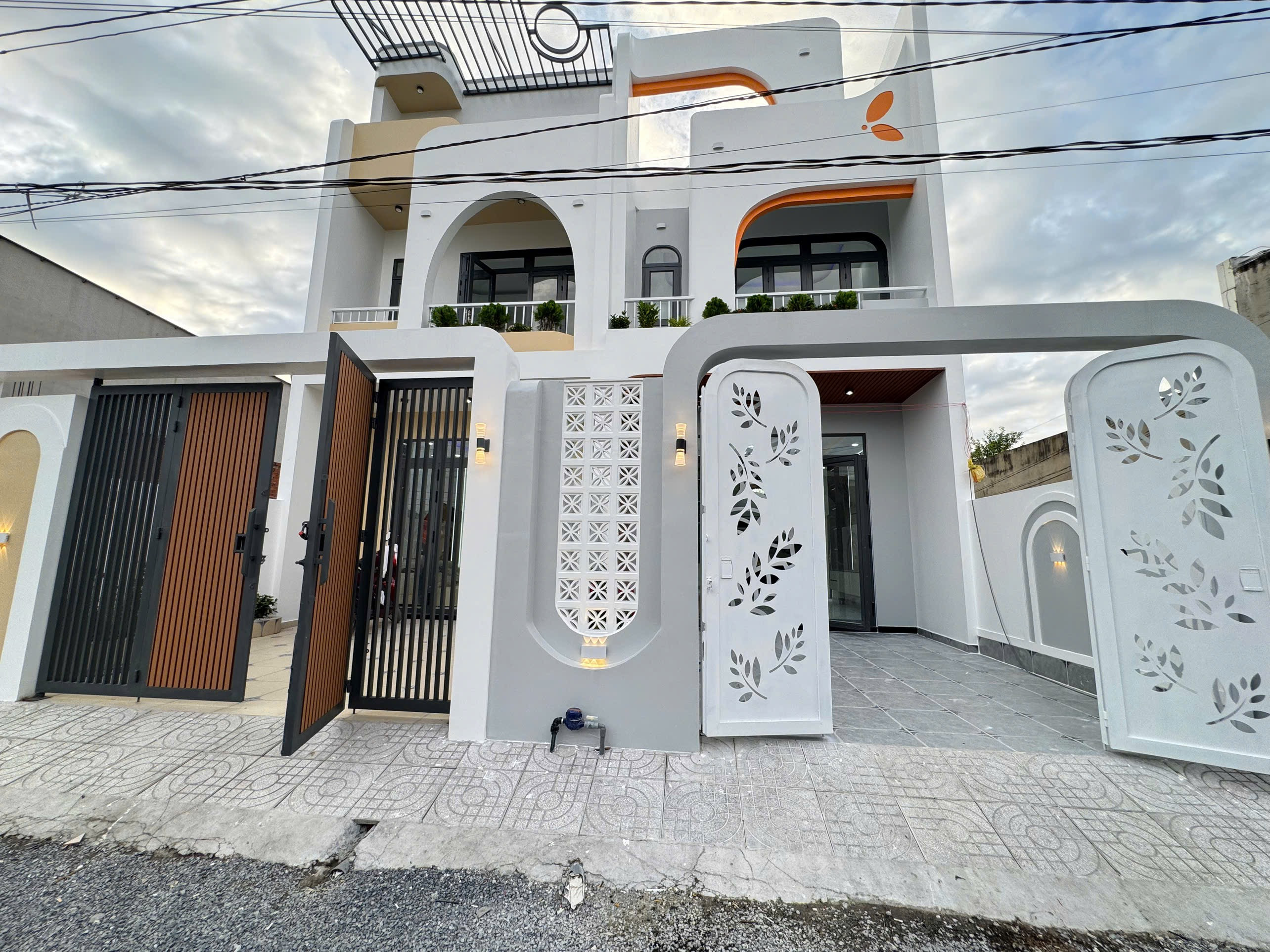 🔥 BÁN NHÀ MẶT TIỀN ĐƯỜNG SỐ 9 – THỊ TRẤN BẾN LỨC 🔥
💰 Giá chỉ: 1 tỷ 777 triệu
📐 Diện tích: 5 x 25m
📍 Vị trí: Mặt tiền đường số 9, TT Bến Lức –p