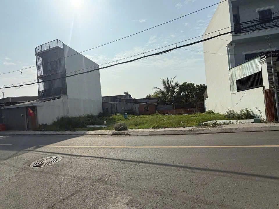 Bán đất 70m² có sẵn 52m² thổ cư ngang 4.5m giá 4.55 tỷ tại Đường Song Hành Xã Hóc Môn