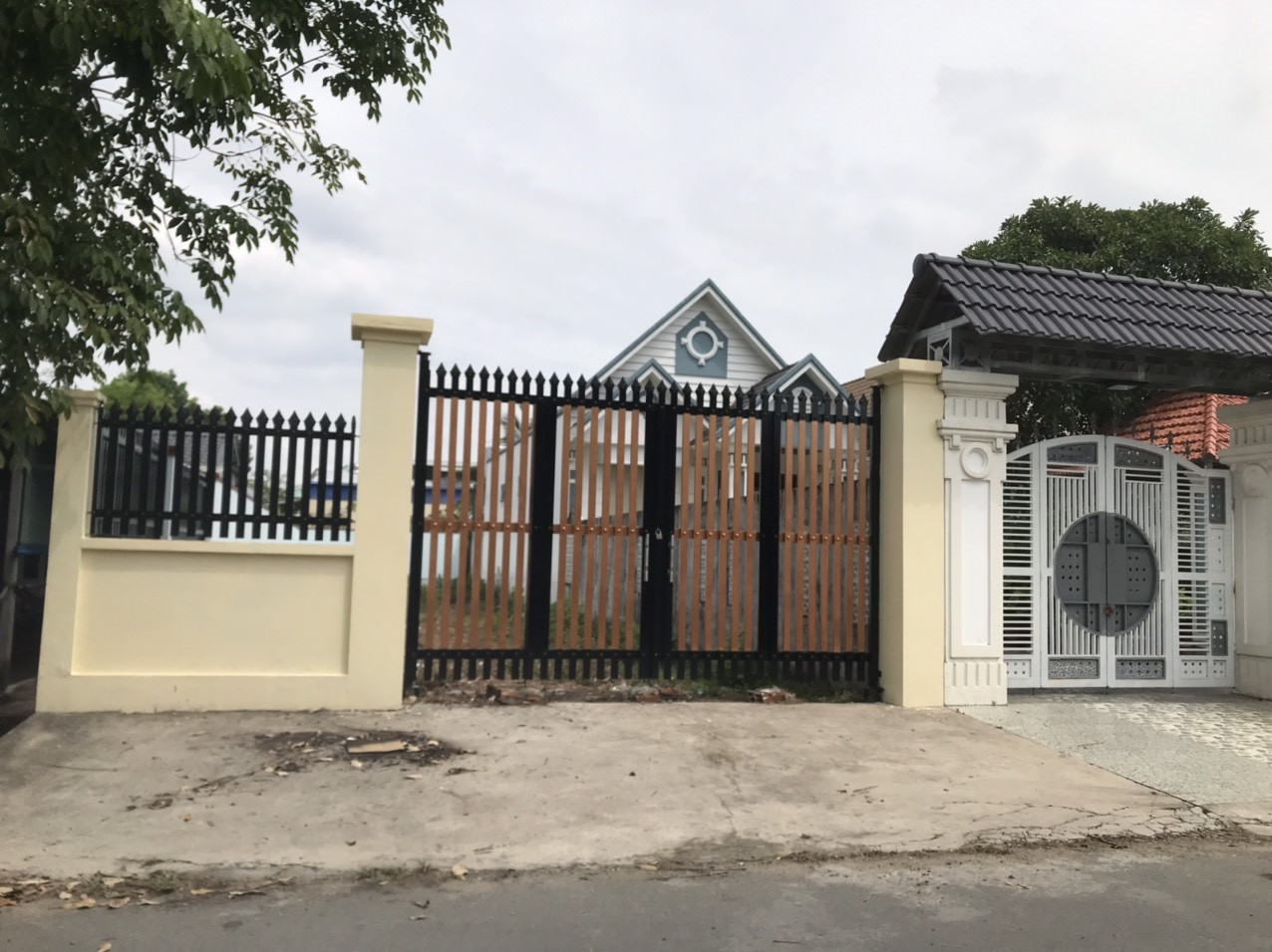 Bán đất Củ Chi, CHỦ BỂ NỢ bán lô đất mặt tiền đường Lê Thị Truyền 2 sẹc ngắn đường Suối Lội, diện tích 261m2, 100% thổ cư, xã Phước Vĩnh An