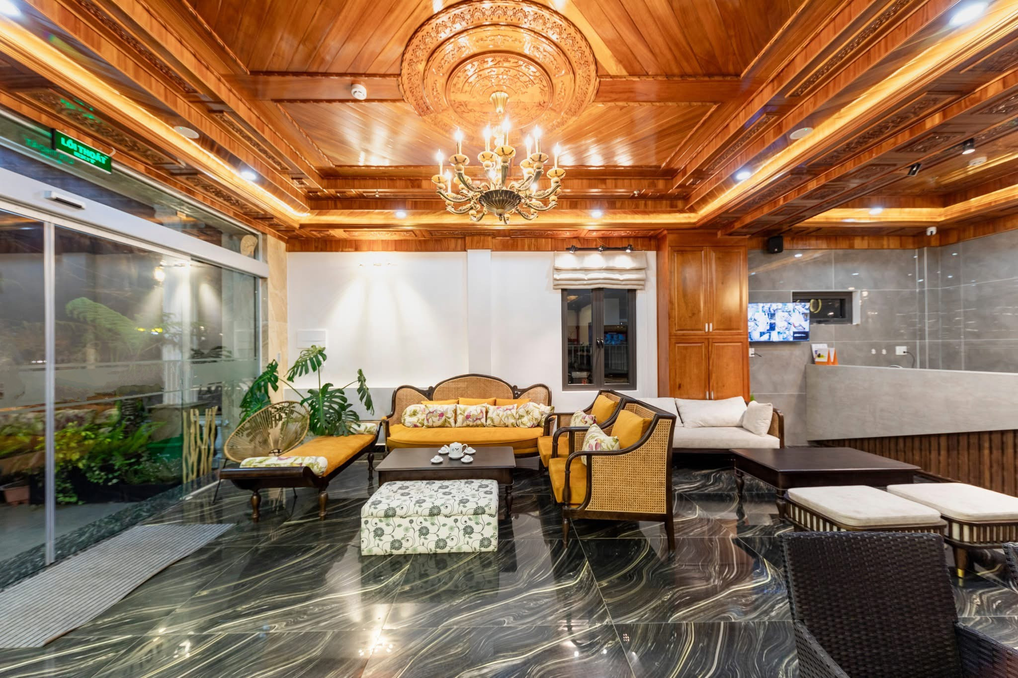 Bán khách sạn Đường Sương Nguyệt Ánh Đà Lạt, 32 phòng, 300m2(Thực tế 360m2) ngang 15m