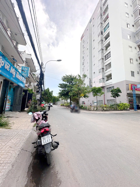 Nhà mới 6*20m đường nội bộ Tạ Quảng Bửu P5Q8 xe hơi trong nhà