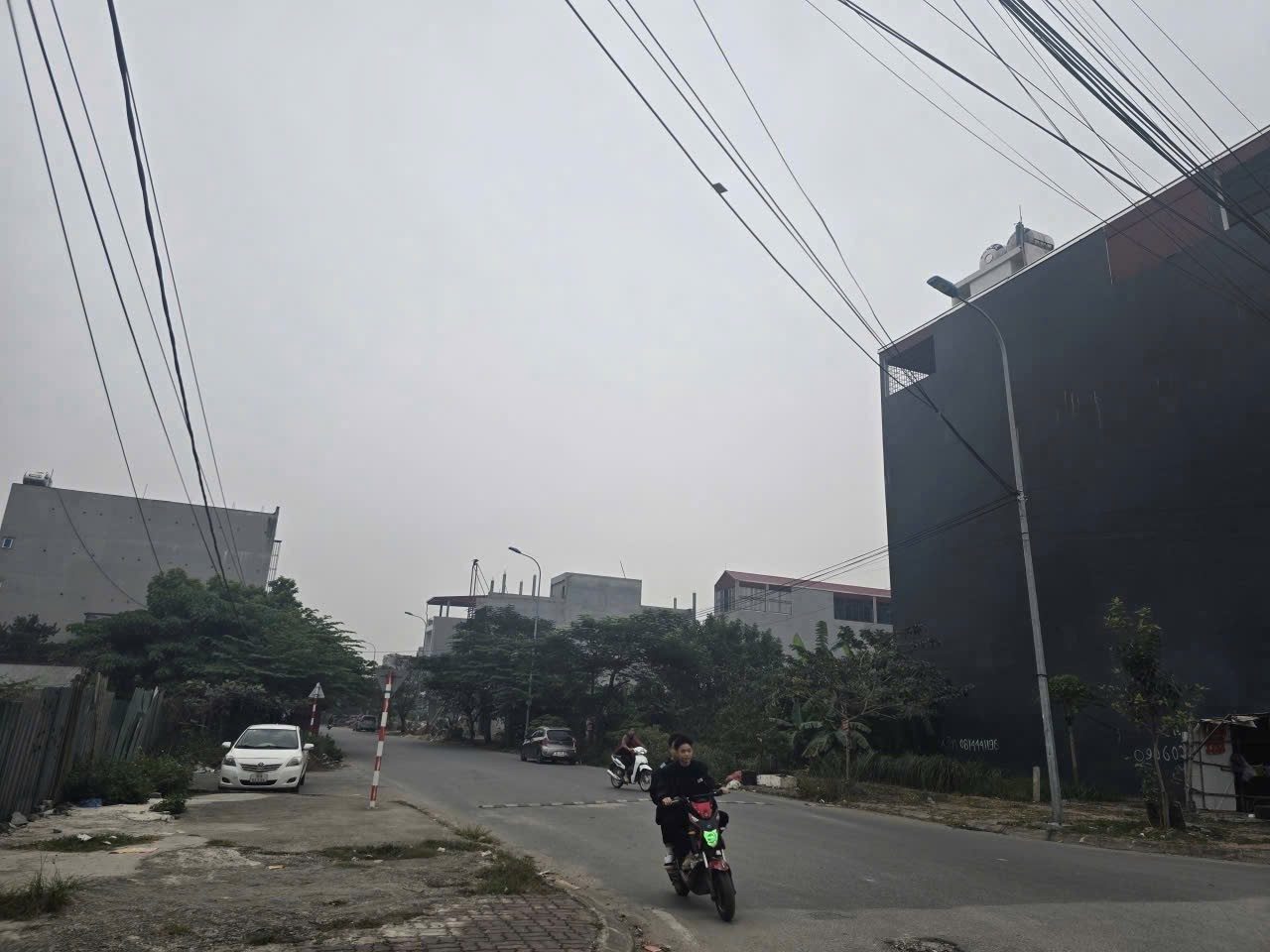 Bán đất lô góc chu mẫu 2 mặt đường tam giang. Kinh doanh tốt. Diện tích 93m mặt tiền 5.4m hướng tây & bắc. Phường nam sơn tỉnh bắc ninh