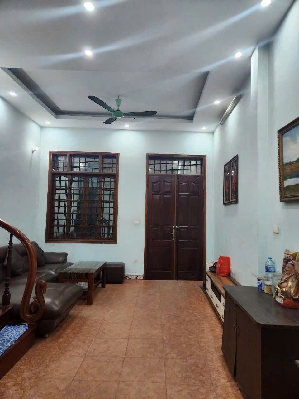 Cho Thuê Nhà Tam Khương - Đống Đa 40M² 4 Tầng 3 Ngủ - Nội Thất CB - 10M Ra Phố - Giá Thuê 13tr