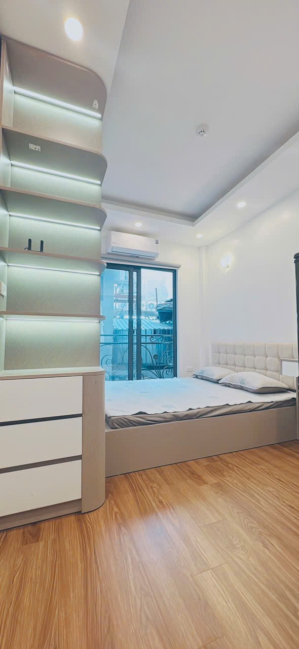 Bán chung cư mini, sổ đỏ riêng ngay gần Bệnh viện Đại Học Y. Sổ chính chủ. Hơn 14 tỷ
