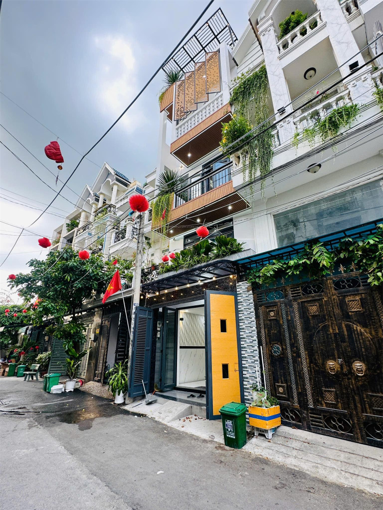 GẤP BÁN NHÀ MỚI 4X17, DTSD: gần 212m2  tại TX33, P.Thạnh Xuân, Quận 12, TP.HCM, 6 tỷ.