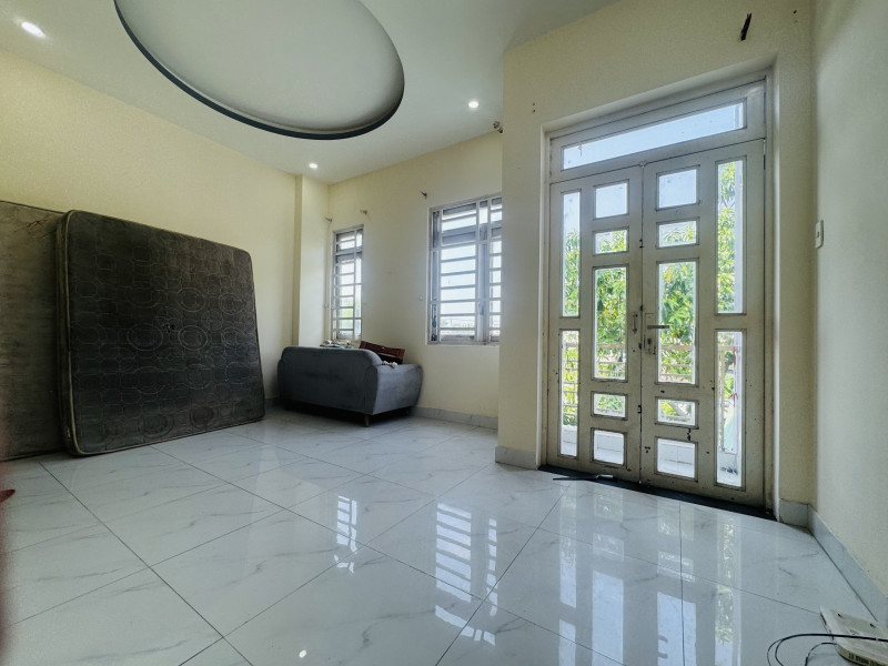 Bán nhà 3 tầng, rộng rãi, thông thoáng 5,4m x 22m Tân hiệp, Hóc Môn