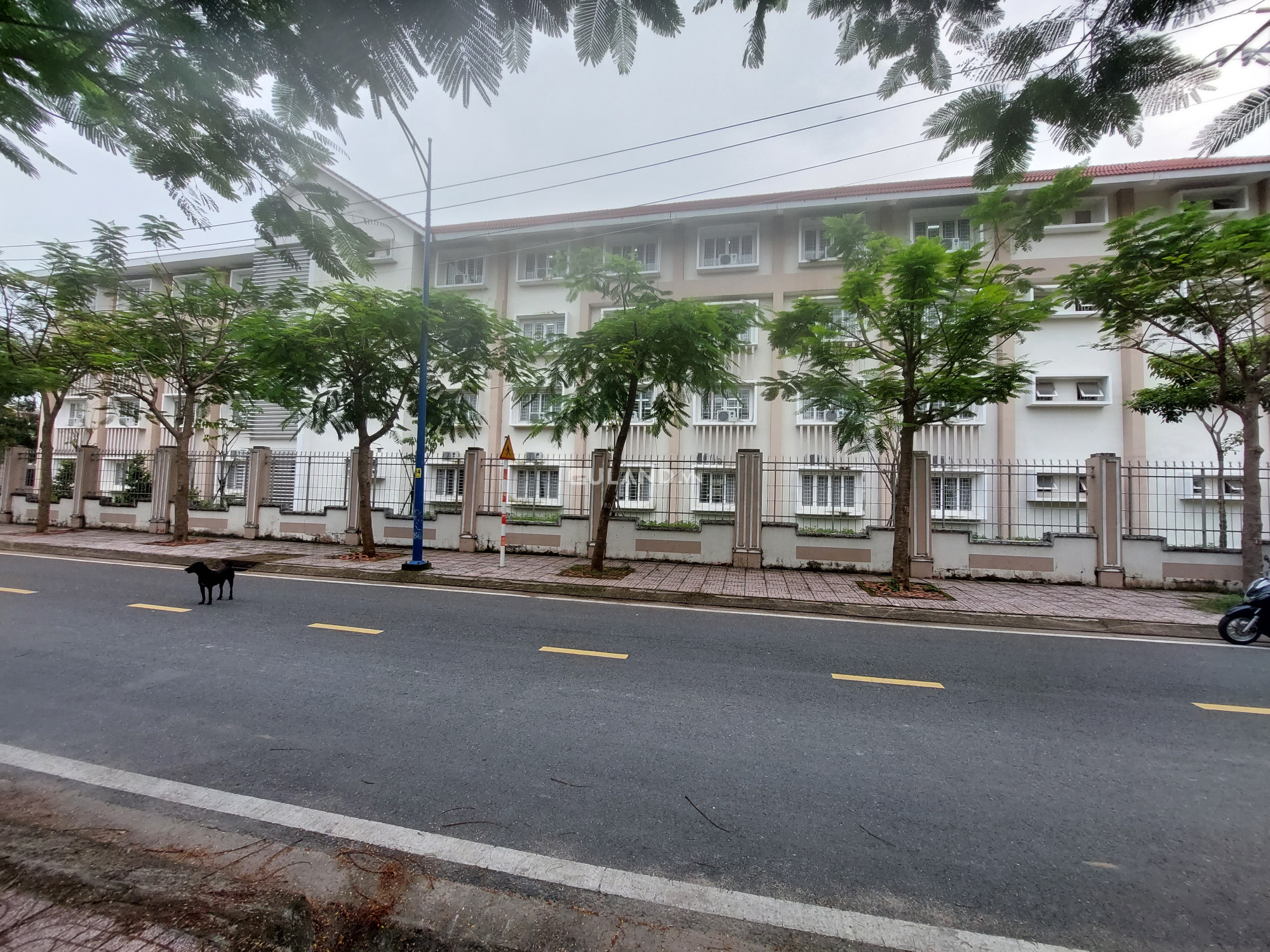 Nhà mặt tiền, 6mx19m, gần trường THPT Hồ Thị Bi, chỉ 4.9 tỷ