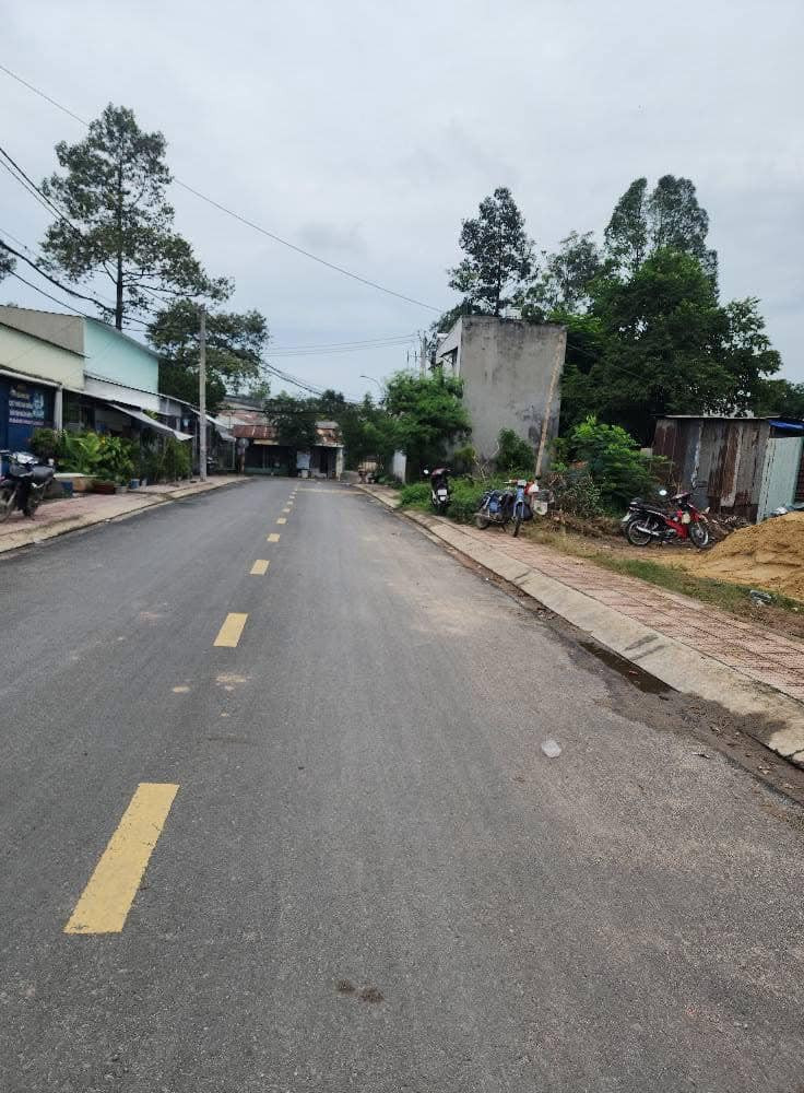 Bán đất mặt tiền nhựa xã Tân Hiệp, 125m2,  giá 3.4 tỷ