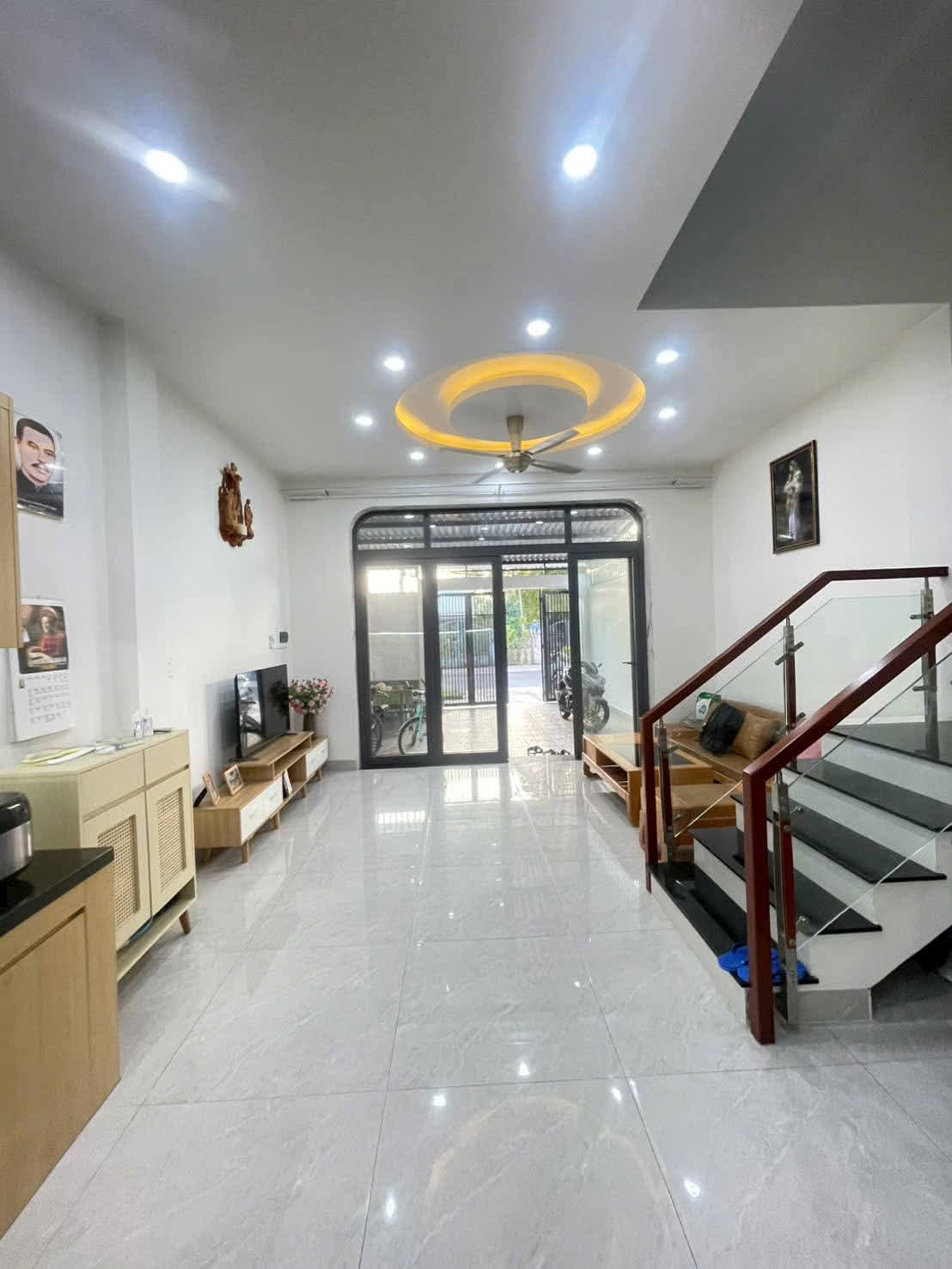 Bán nhà mới 5*20m lầu trệt. Mặt tiền nhựa Tân Hiệp. Hocmon