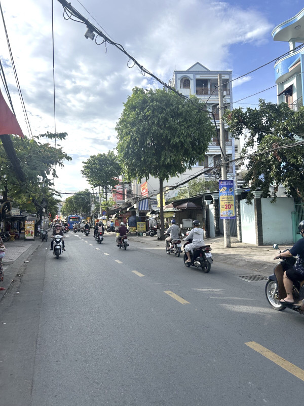 Bán gấp nhà mặt tiền quận 6 - Bán gấp chia tài sản - Ngay vòng xoay phú lâm 10.9 tỷ