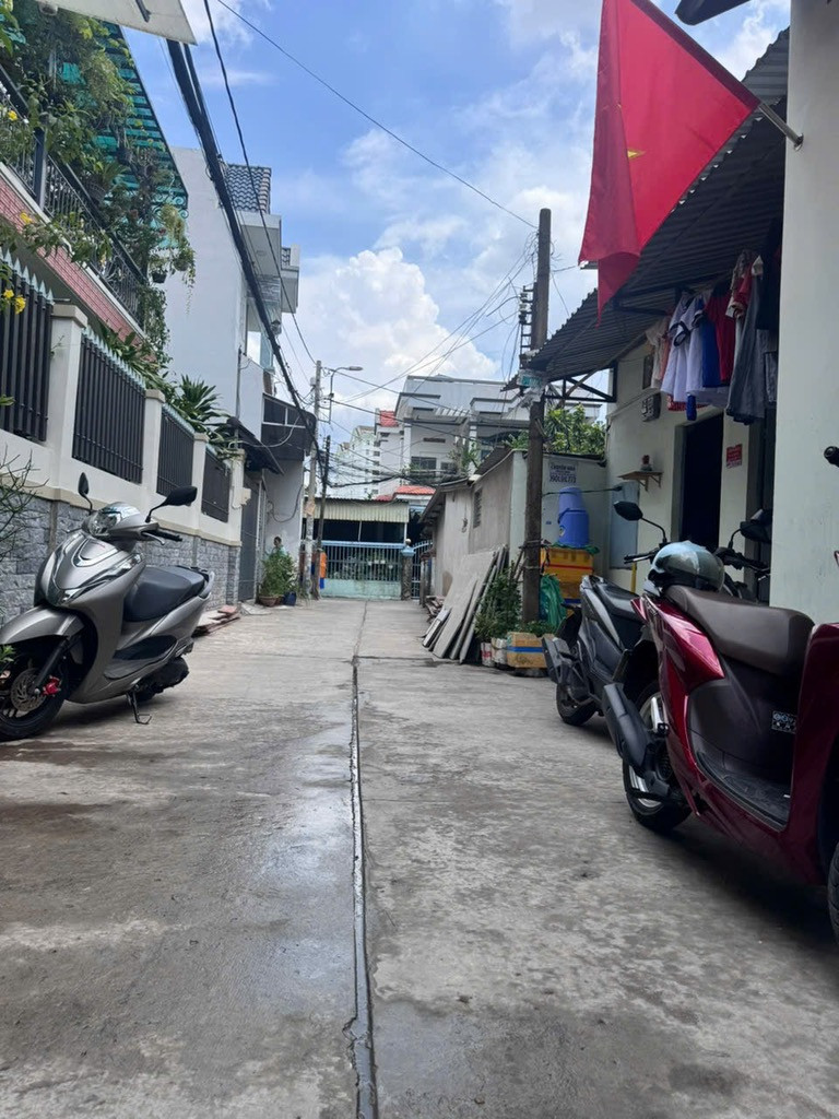 BÁN NHÀ TÂN HÒA ĐÔNG - ĐƯỜNG NHỰA 5M THÔNG - NGANG 5.2 - NHỈNH
5 TỶ 2