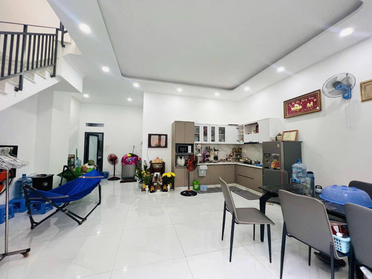 Nhà Đẹp Gần Chợ Tân Hương - 69m², 3 Tầng, 4PN - Giá Chỉ 6.5 Tỷ TL - Sổ Riêng