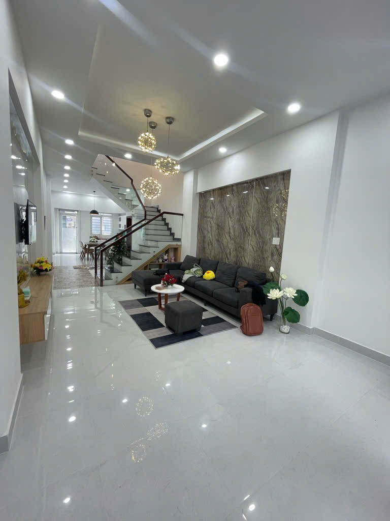 Siêu phẩm 3 Tầng Bình Tân, 4x16, sát TKTQ, HXT 6m, HC đầy đủ, hơn 6 Tỷ