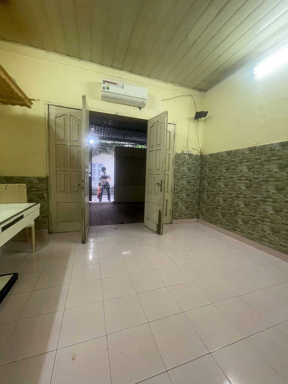 Cho thuê nhà cấp 4 Tân Mai, 60m2, ô tô đỗ cửa 6 Triệu (có t.lượng)