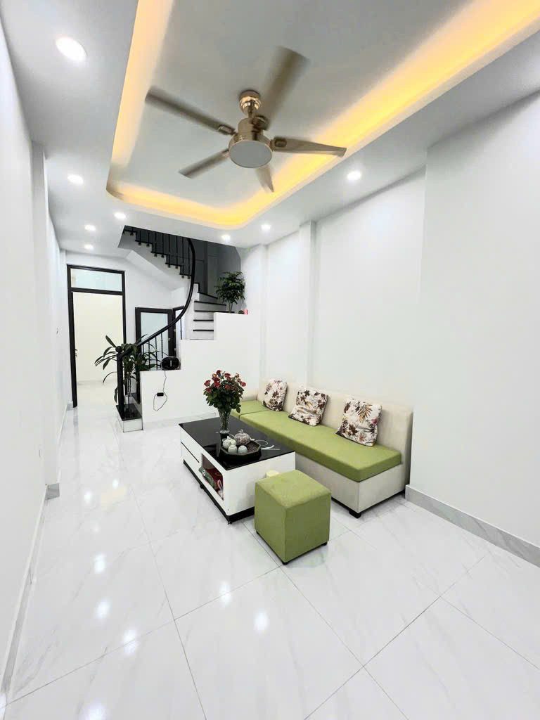 Bán Nhà Tân Mai Ô Tô Đỗ Cửa 45m 2 Tầng 3 Ngủ Giá 4.28 Tỷ Sổ Đỏ Chính Chủ