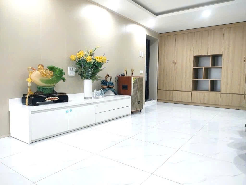 Tập Thể Tầng 1 – Mặt Phố Tân Mai – Kinh Doanh – Ngõ Thông – Ô Tô Tránh – Gara Ngủ Trong Nhà
