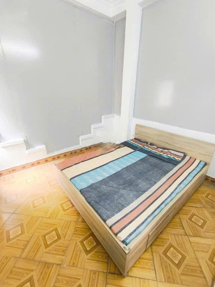 Cho thuê nhà nguyên căn ngõ 139 Tân Mai,  30m2 x 5 tầng, 3 ngủ khép kín, 10 triệu