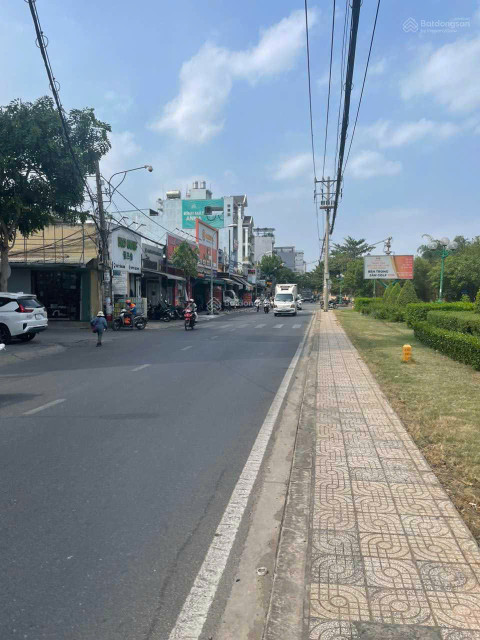 BÁN ĐẤT 150M2, TẶNG NHÀ 2 TẦNG TIỀN ĐƯỜNG TÂN SƠN RỘNG 20M, NGAY SÂN BAY TÂN SƠN NHẤT, GIÁ CHỈ 21 TỶ.