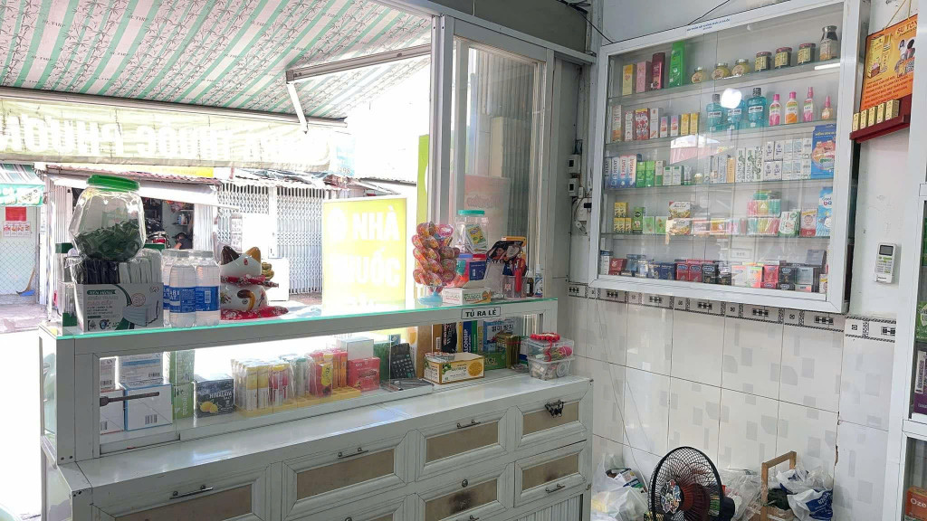Nhà thuốc hoạt động lâu năm, muốn chuyển mặt bằng về gần nhà mình cần sang ạ.