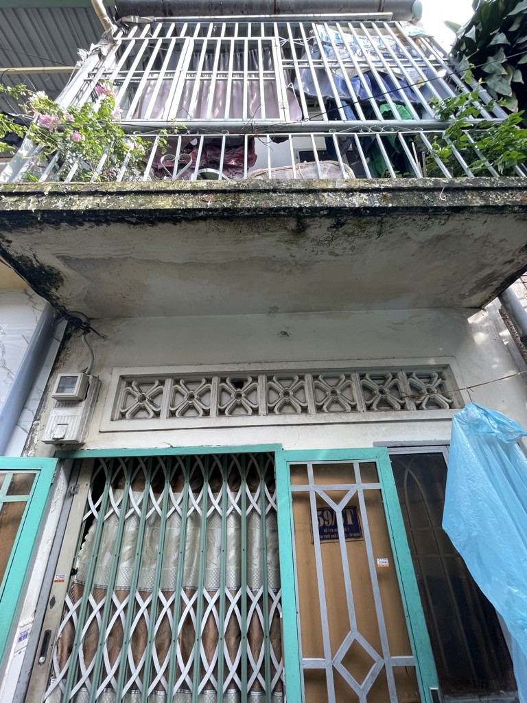 NHÀ 2 TẦNG - TÂN THỚI NHẤT 01 - GẦN CHỢ LẠC QUANG - GẦN TRƯỜNG CHINH- 18m2 - SÁT HẺM XE HƠI- 2.49 TỶ BL .